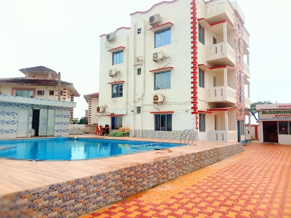Blooming Star Guest House ماندارموني المظهر الخارجي الصورة